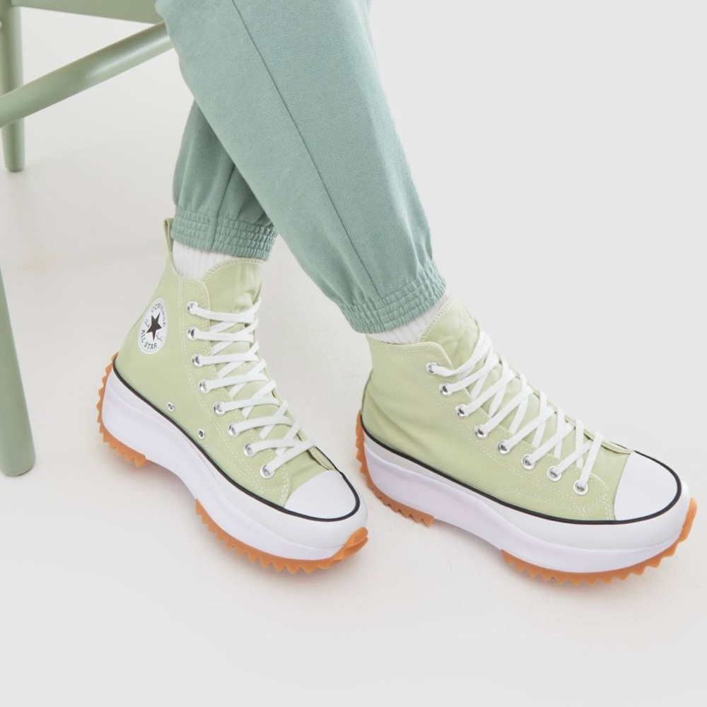 Converse Run Star Hike Platform High 
PREOWNED IN Good Used CONDITION NO RETURNS